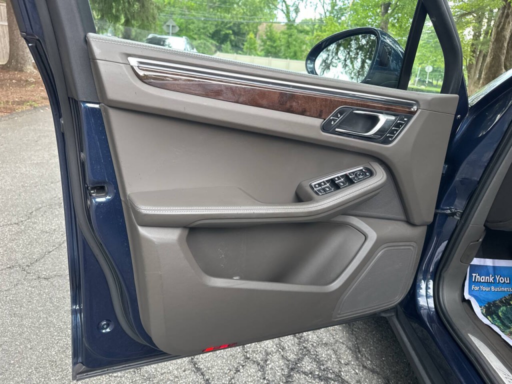 2016 Porsche Macan Image 15