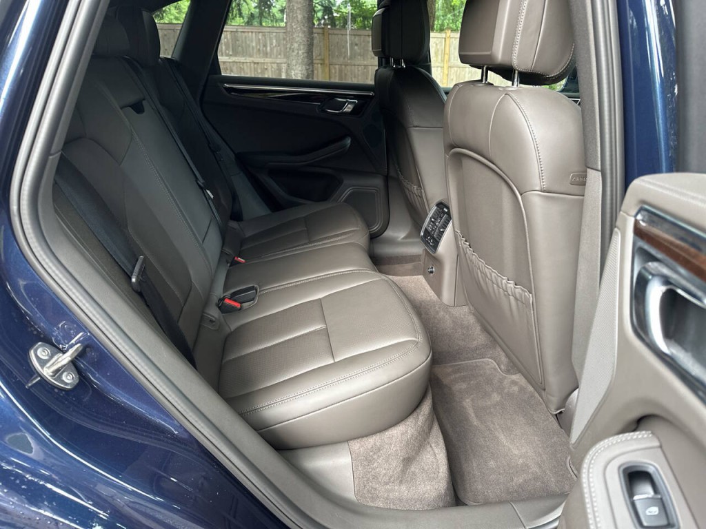 2016 Porsche Macan Image 21