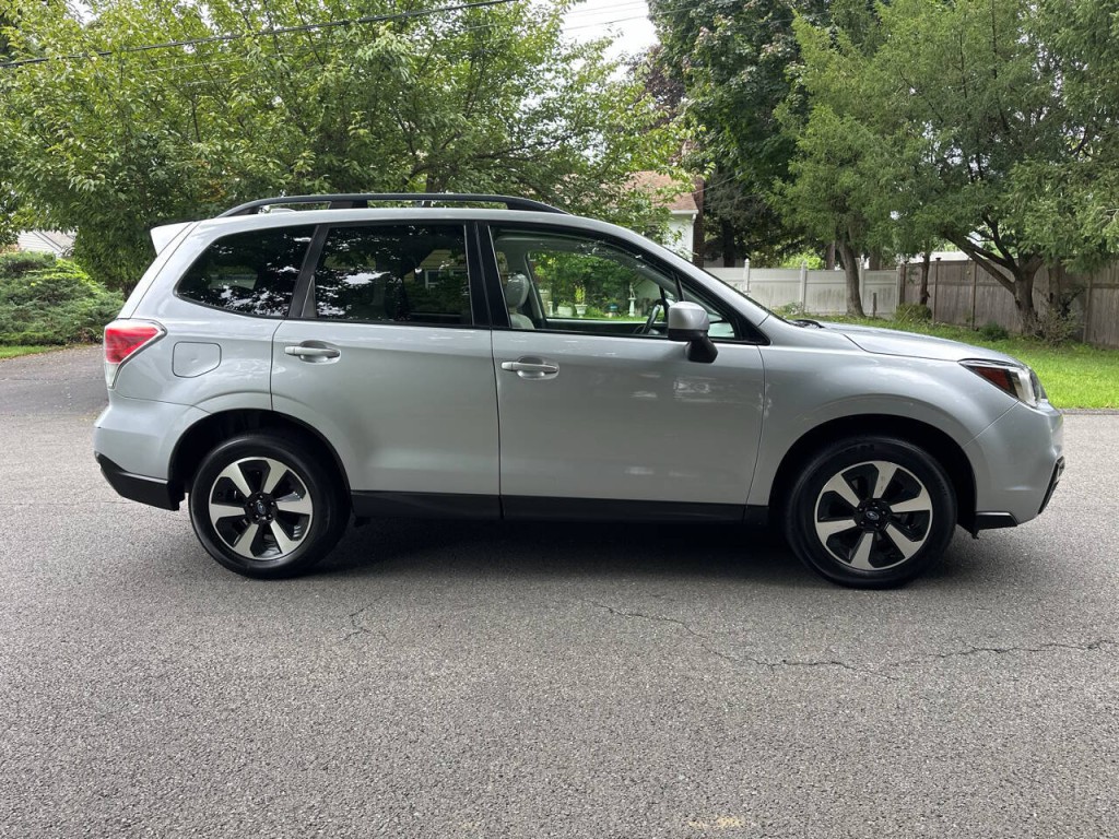 2017 Subaru Forester Image 3
