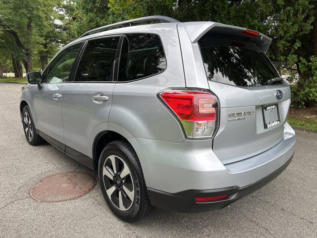 2017 Subaru Forester Image 6