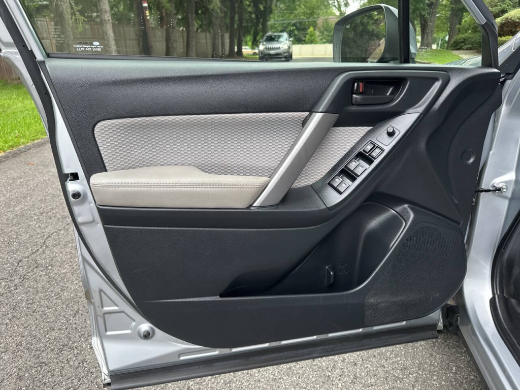 2017 Subaru Forester Image 15