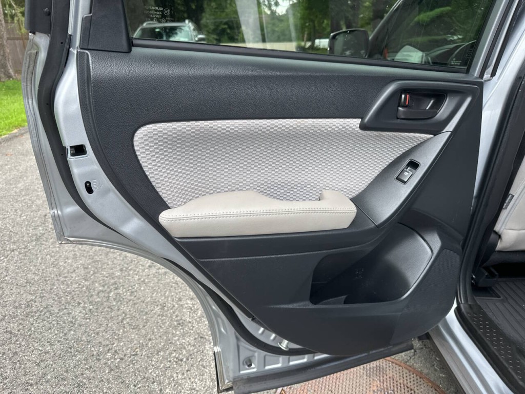2017 Subaru Forester Image 18