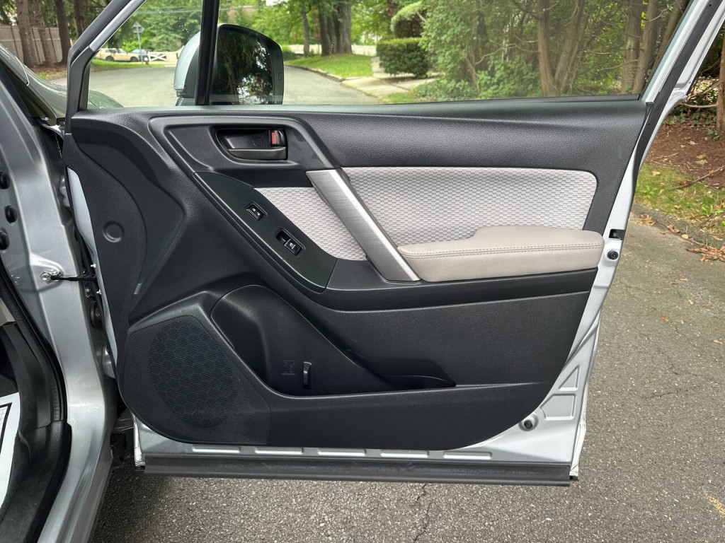2017 Subaru Forester Image 21