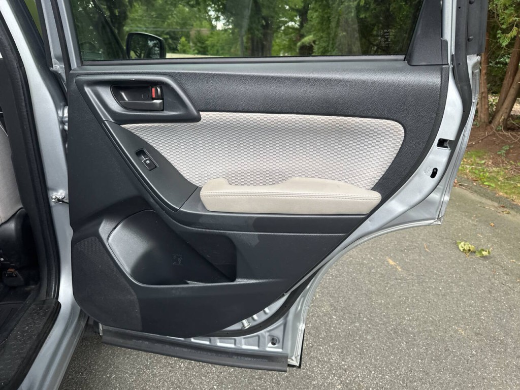 2017 Subaru Forester Image 23