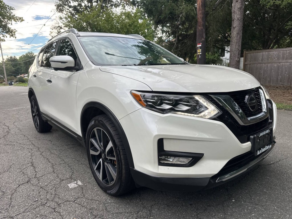 2018 Nissan Rogue Image 2