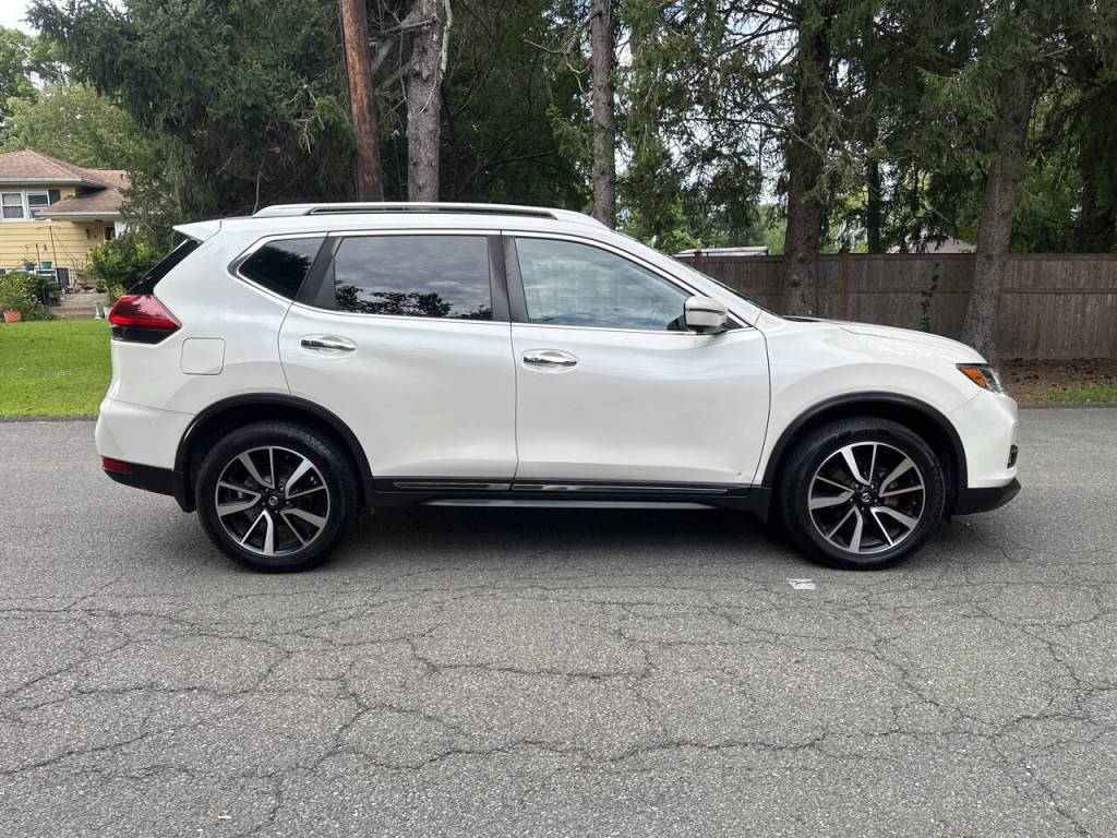 2018 Nissan Rogue Image 3