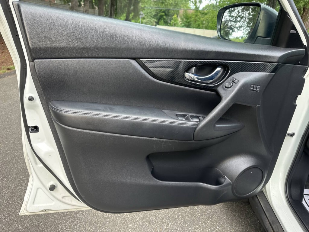 2018 Nissan Rogue Image 19