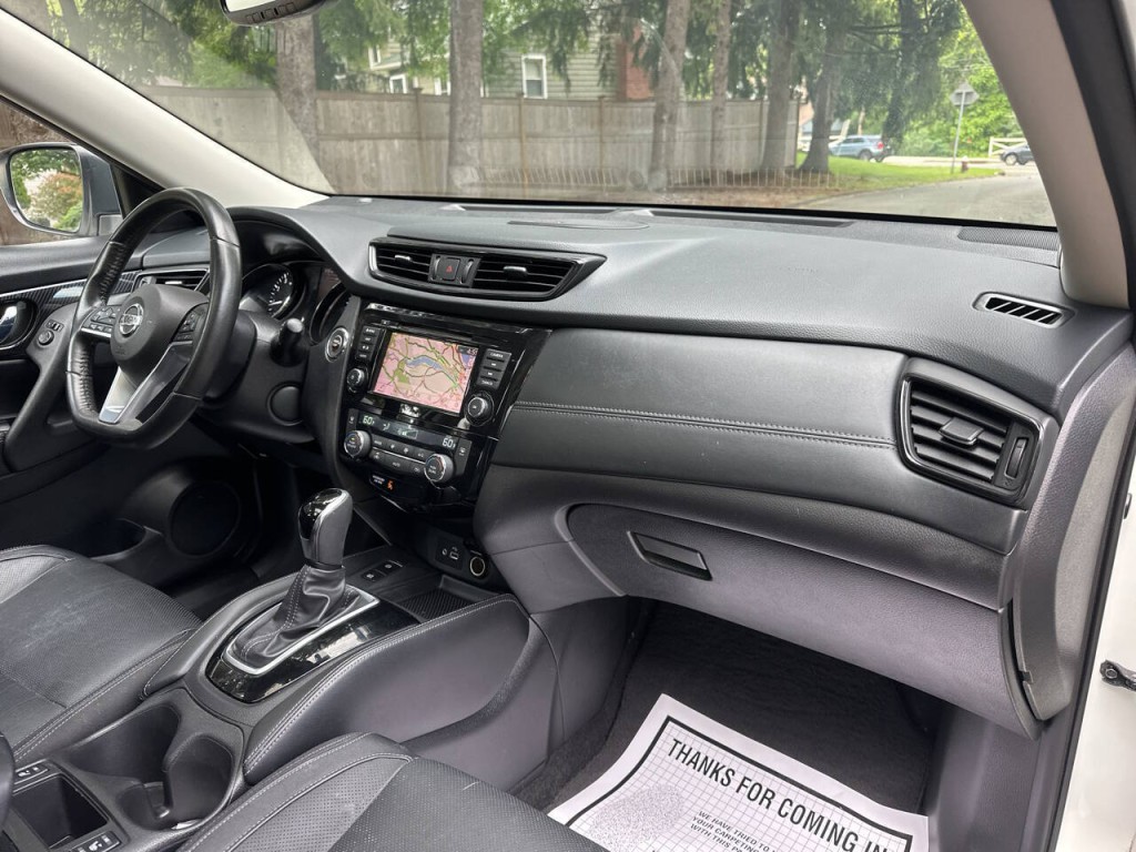 2018 Nissan Rogue Image 24