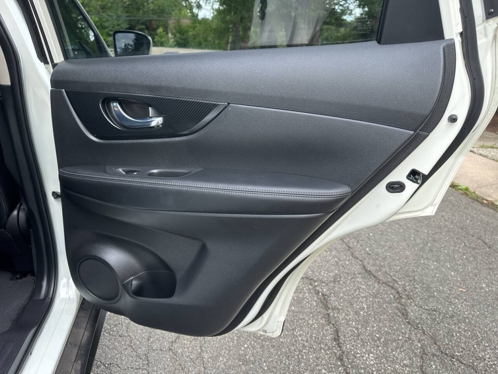 2018 Nissan Rogue Image 27