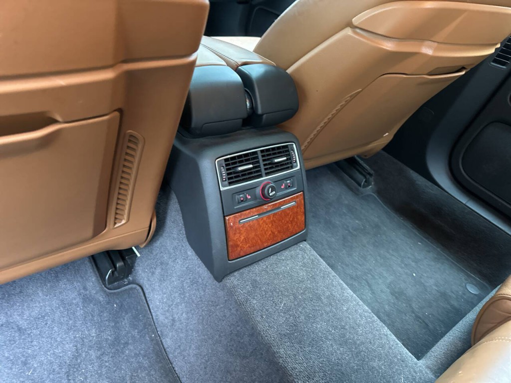 2004 Audi A8 Image 18