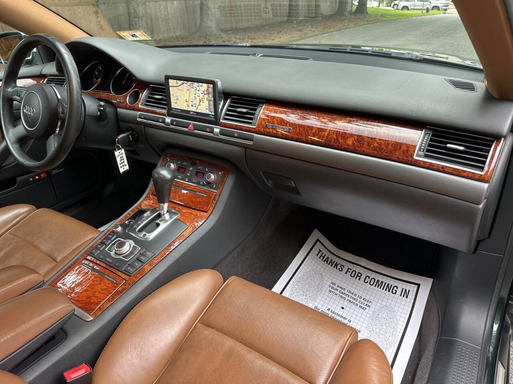 2004 Audi A8 Image 21