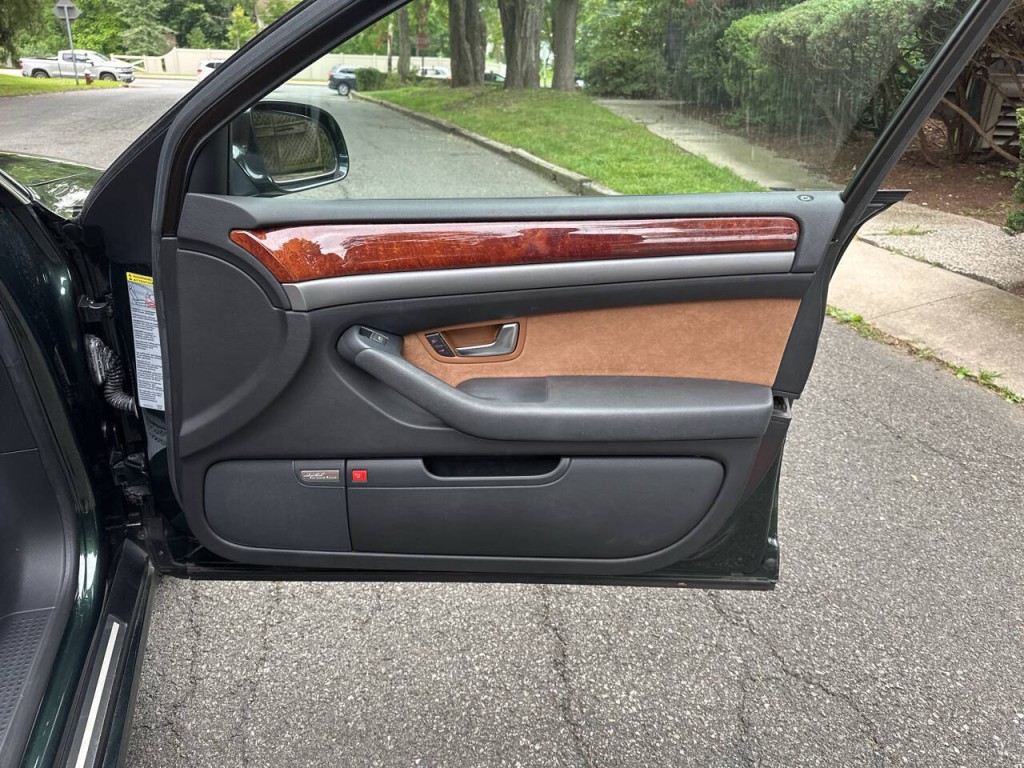 2004 Audi A8 Image 22