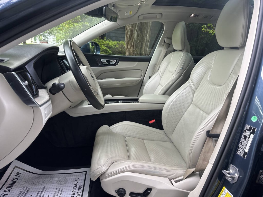 2021 Volvo XC60 Image 10