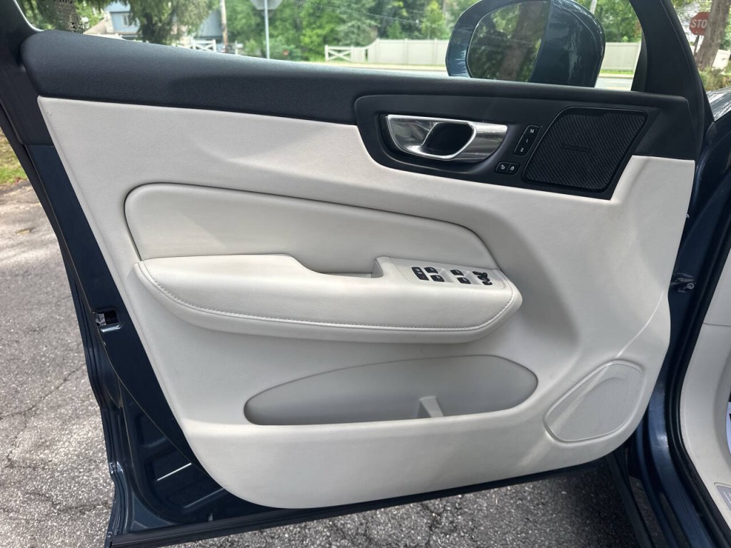 2021 Volvo XC60 Image 17