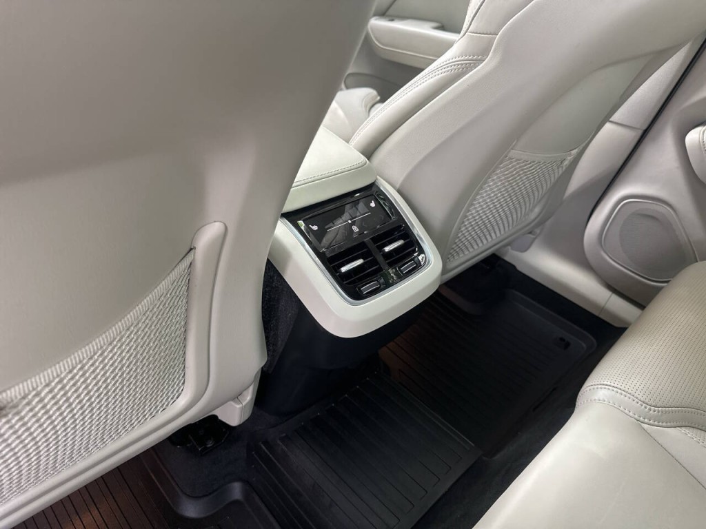 2021 Volvo XC60 Image 19