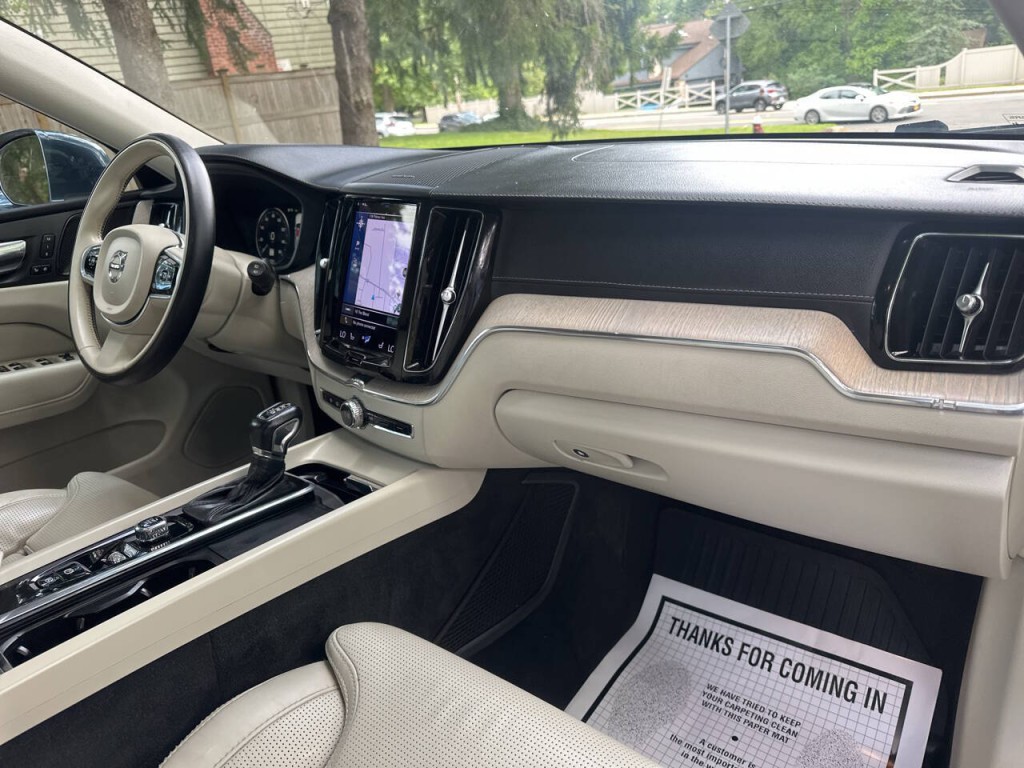 2021 Volvo XC60 Image 23