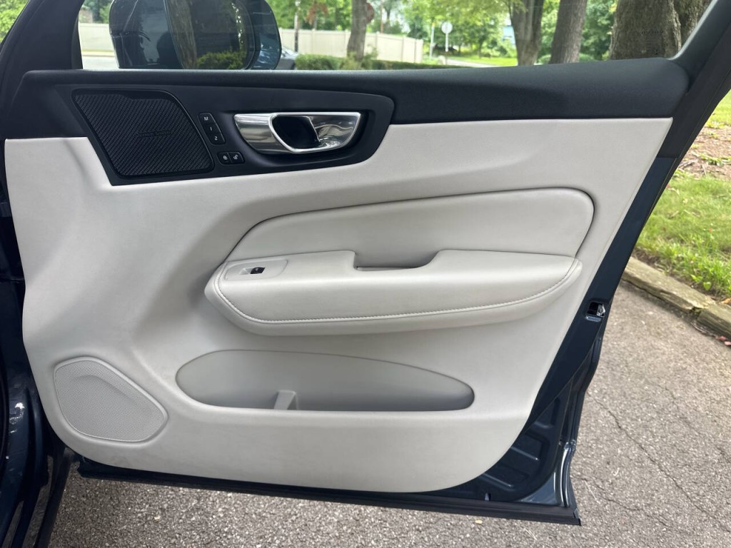 2021 Volvo XC60 Image 24
