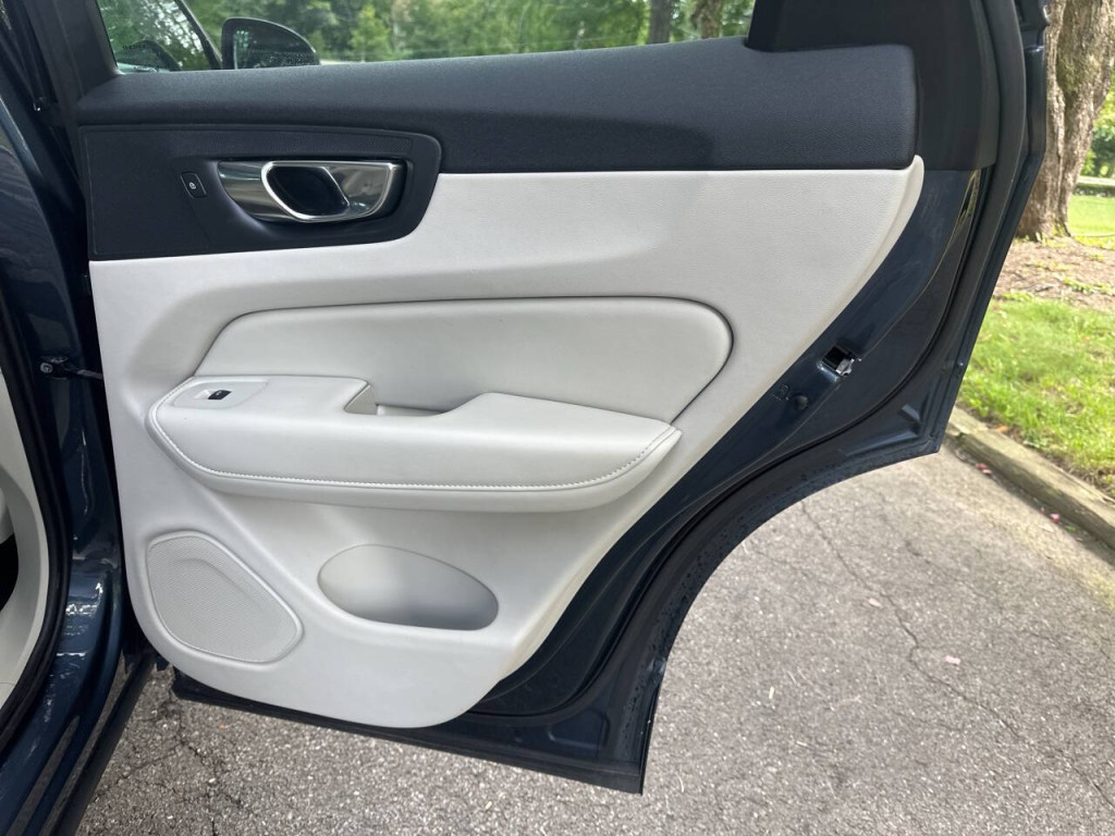 2021 Volvo XC60 Image 26