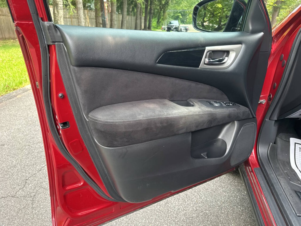 2013 Nissan Pathfinder Image 14
