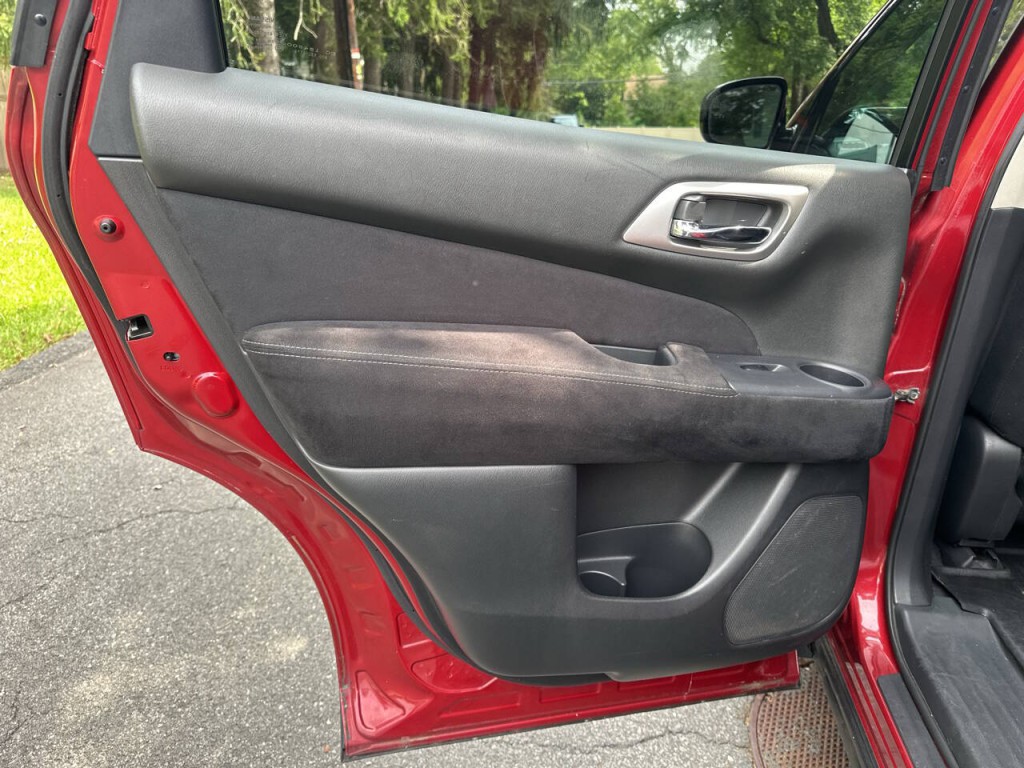 2013 Nissan Pathfinder Image 16