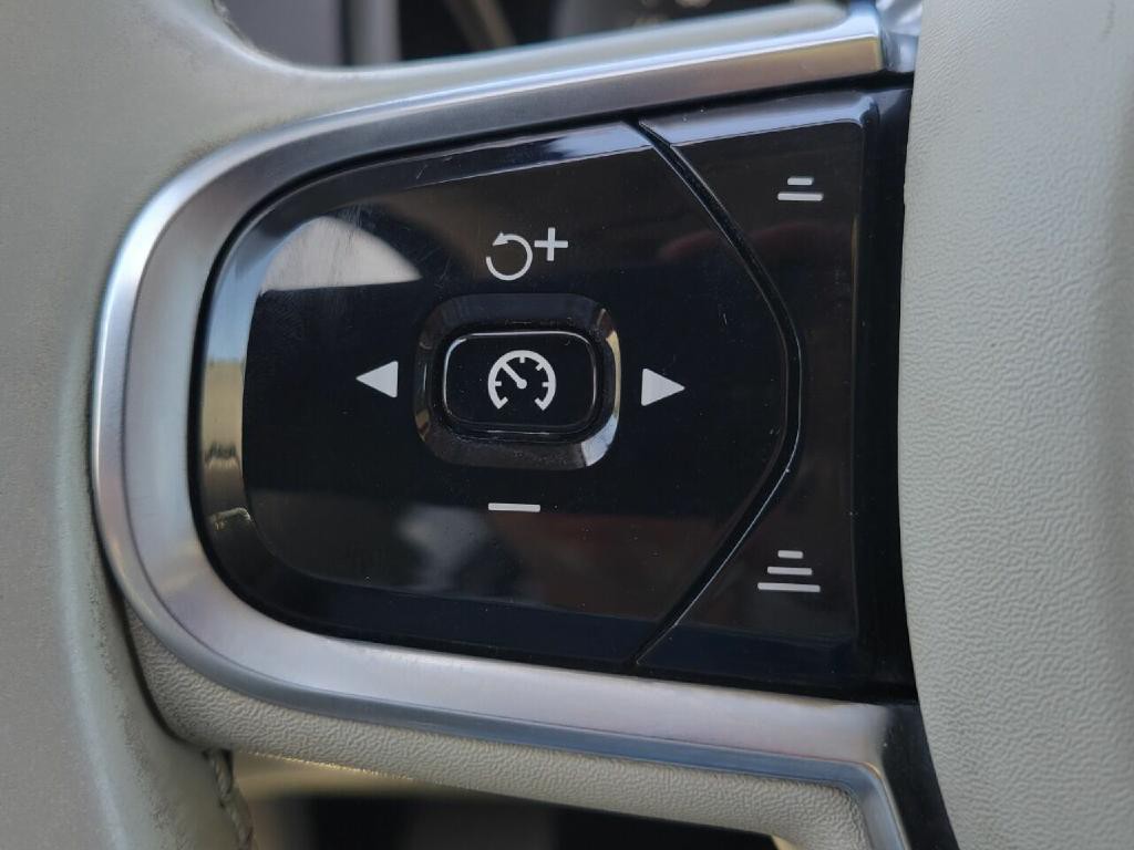 2016 Volvo XC90 Image 12