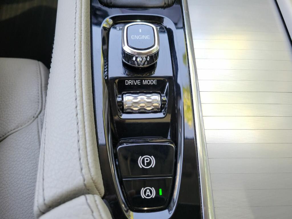 2016 Volvo XC90 Image 20