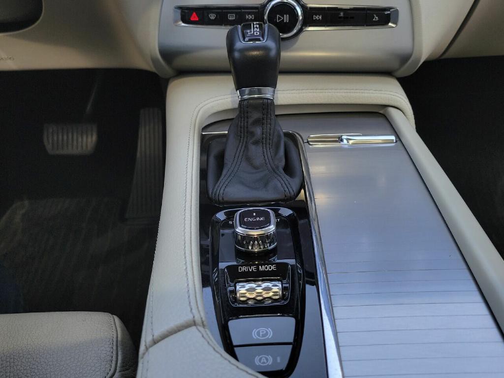2016 Volvo XC90 Image 22