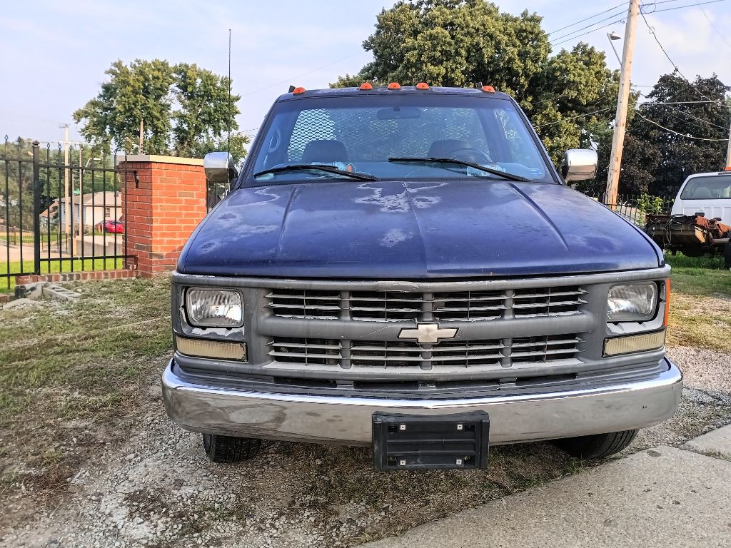 1998 Chevrolet C/K Image 2