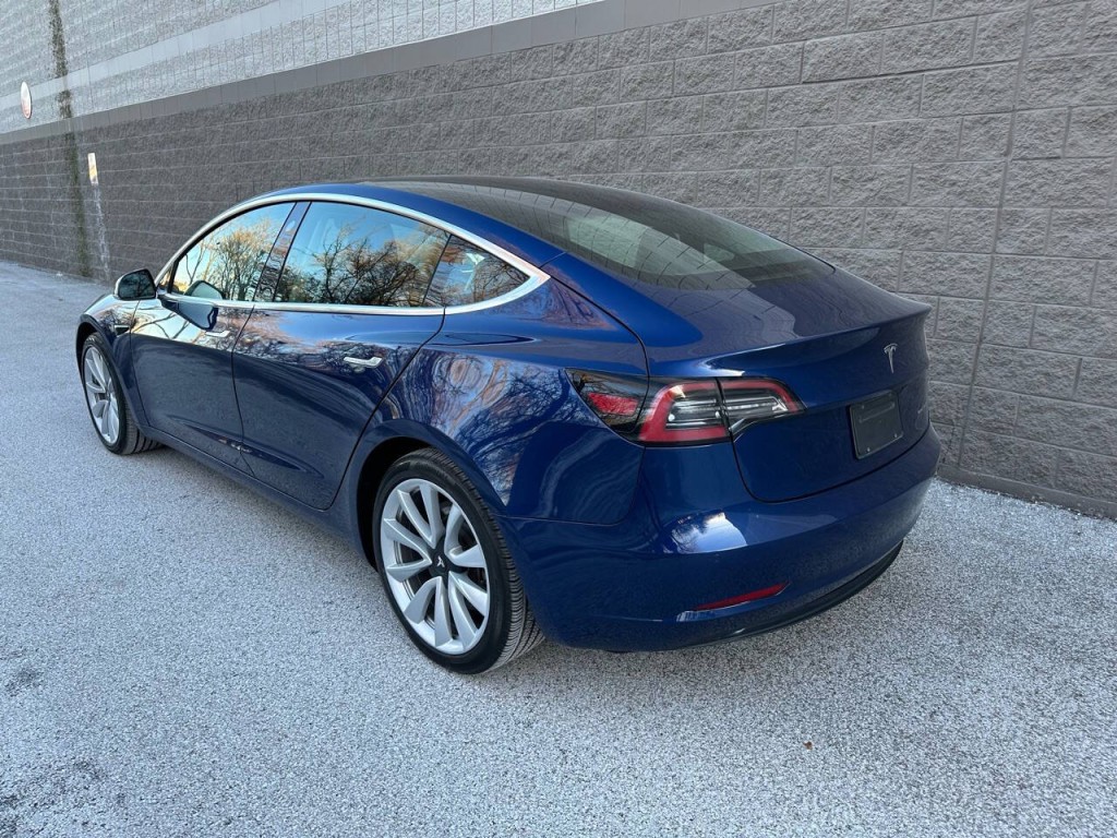 2019 Tesla Model 3 Image 2