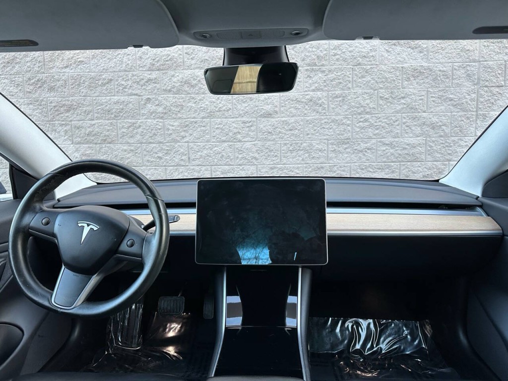 2019 Tesla Model 3 Image 32
