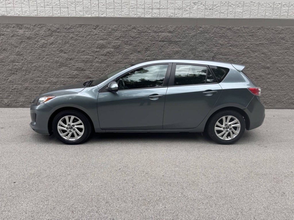 2013 Mazda Mazda3 Image 2
