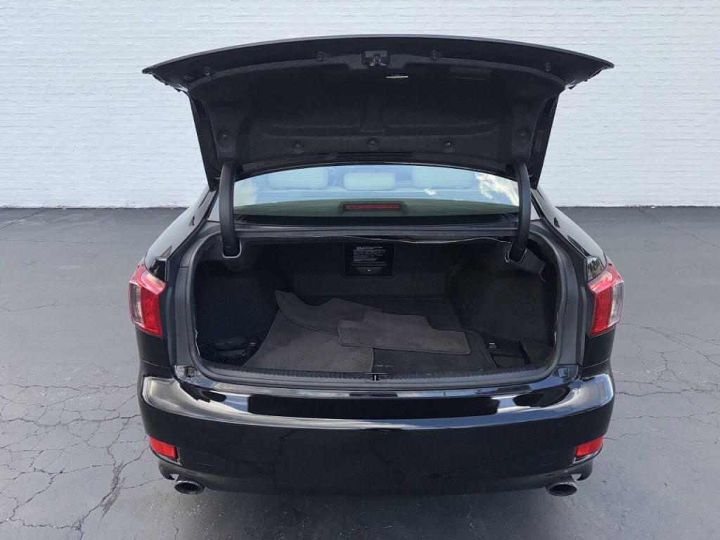2011 Lexus IS 250 Image 11