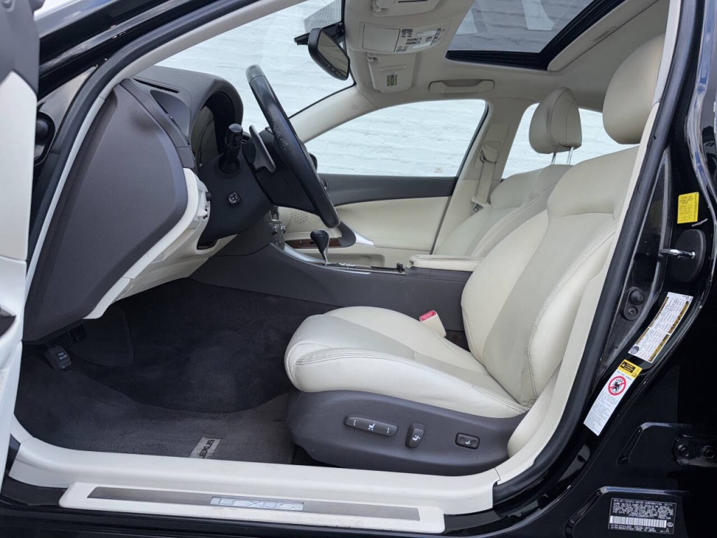 2011 Lexus IS 250 Image 19
