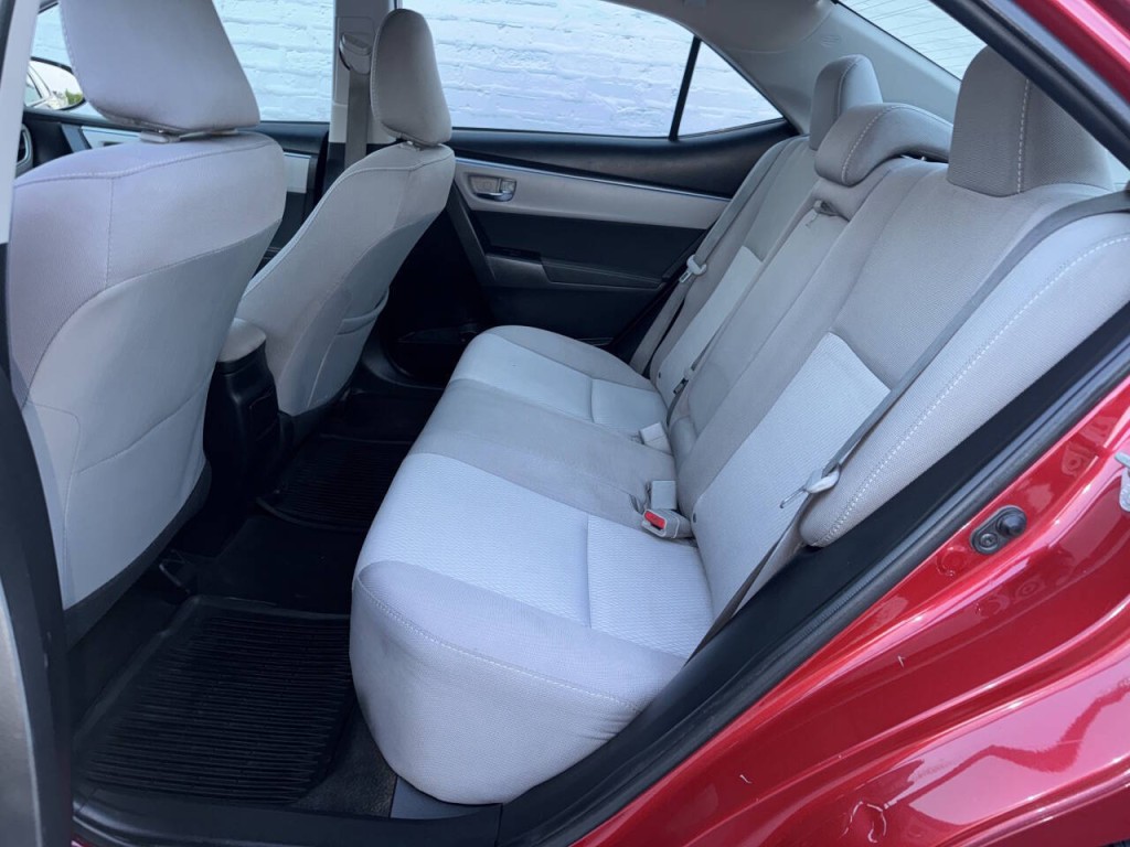 2016 Toyota Corolla Image 19