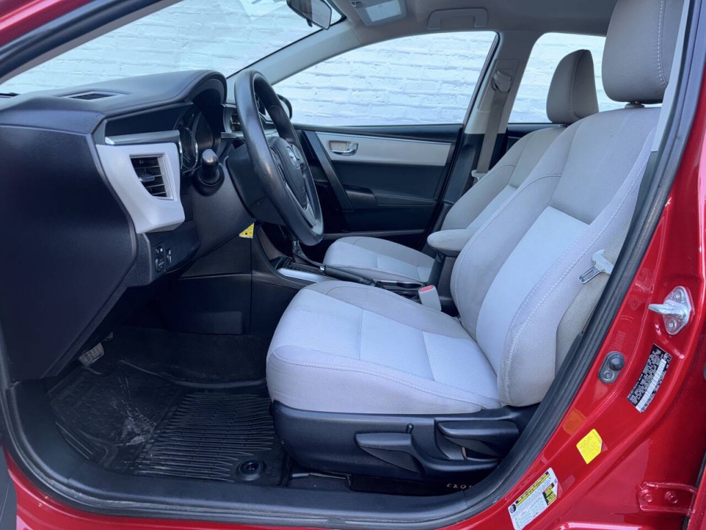 2016 Toyota Corolla Image 20