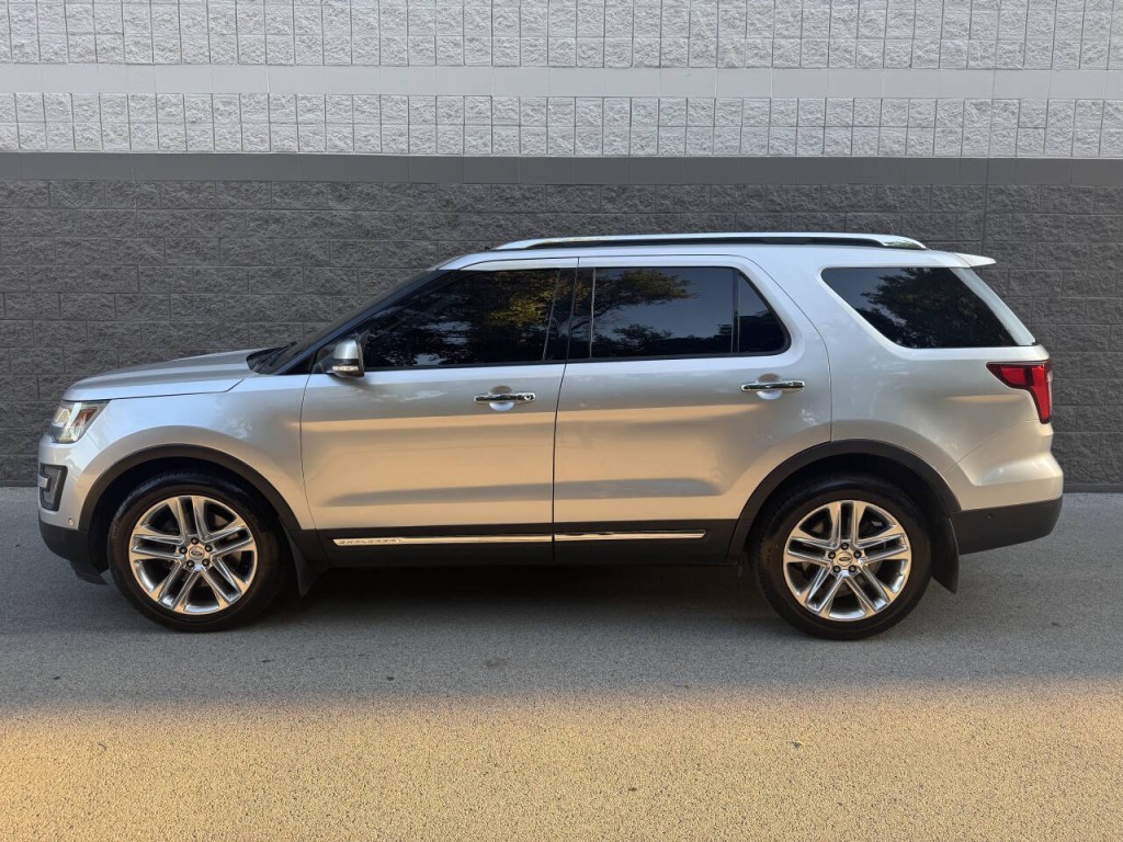 2016 Ford Explorer Image 2