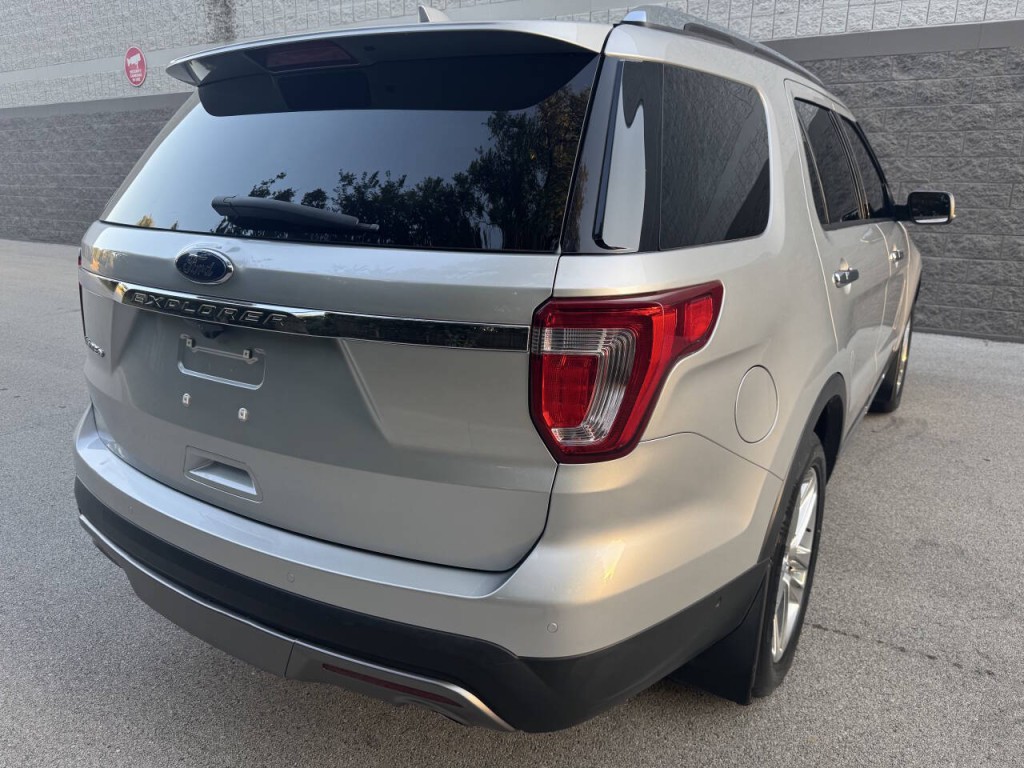 2016 Ford Explorer Image 12