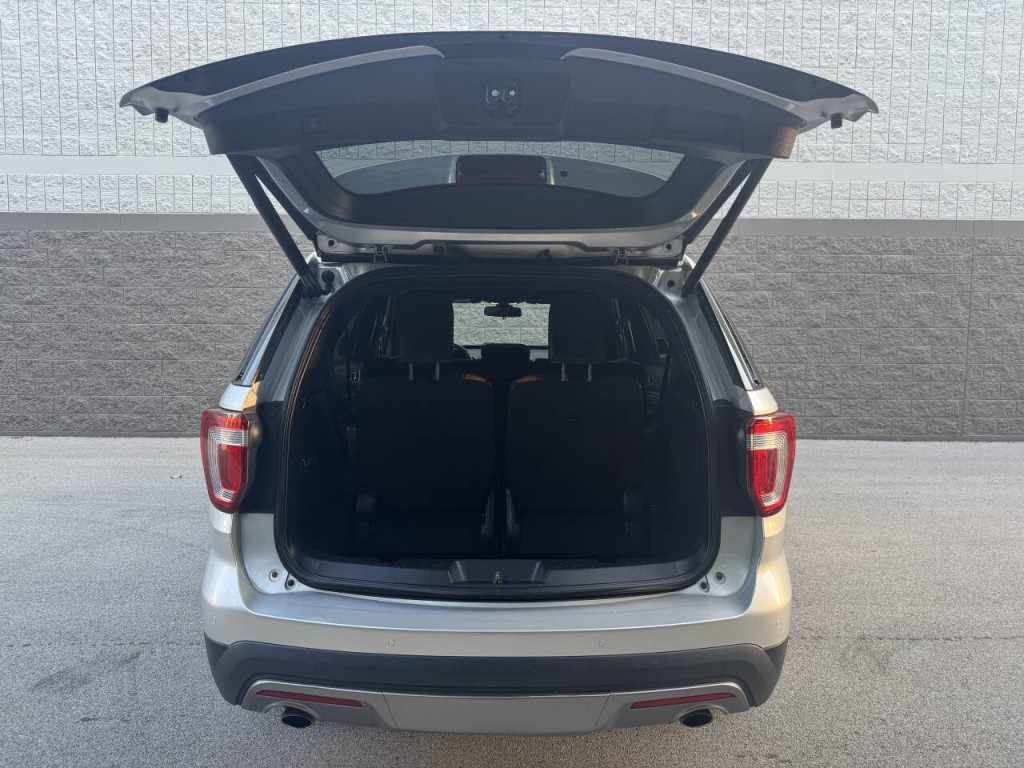 2016 Ford Explorer Image 16