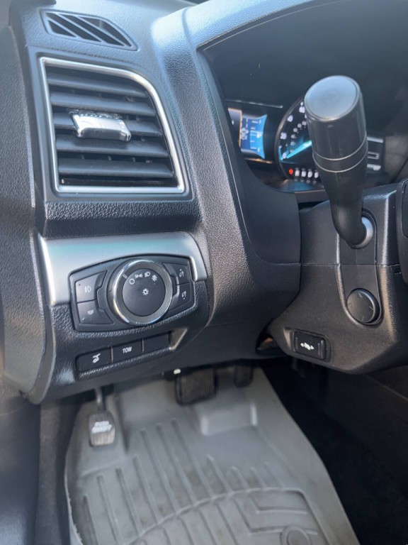 2016 Ford Explorer Image 26