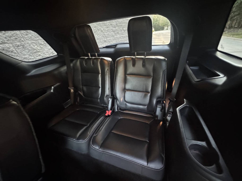 2016 Ford Explorer Image 30