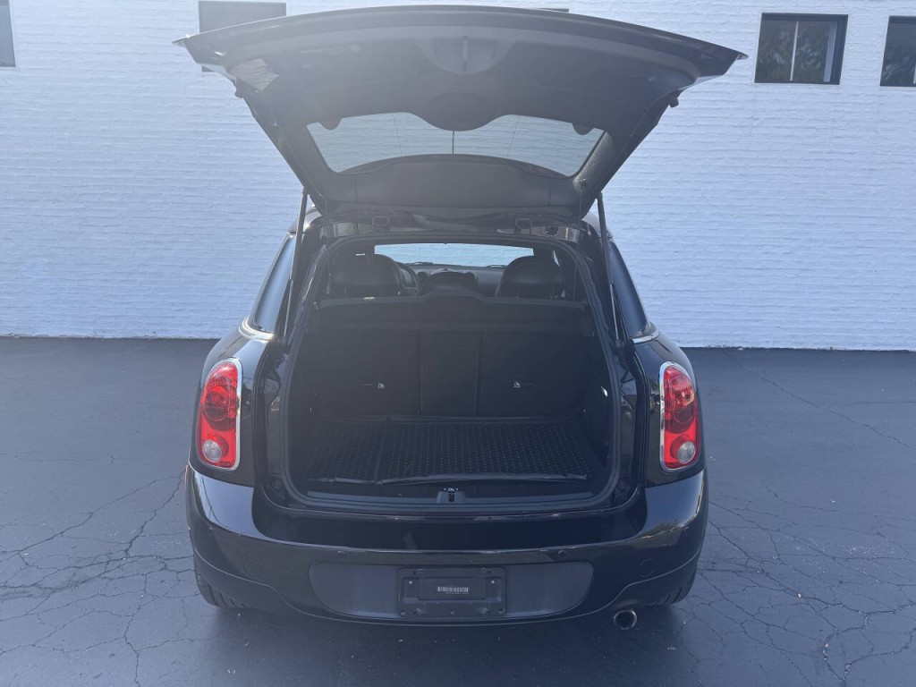 2012 MINI Countryman Image 11