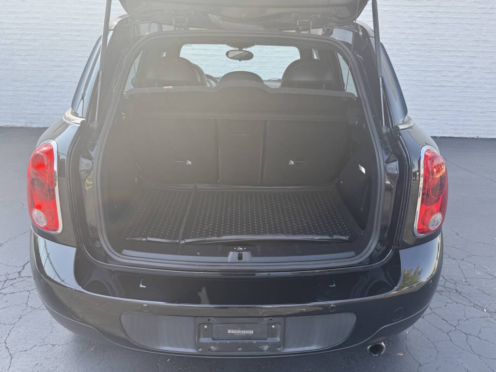 2012 MINI Countryman Image 12