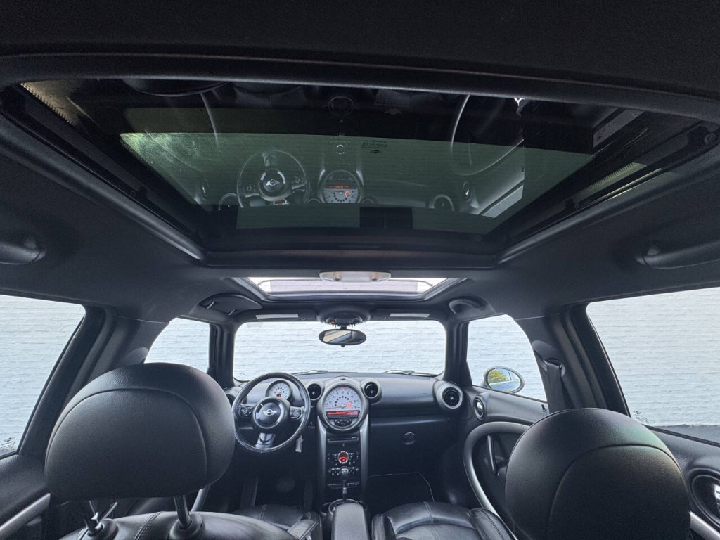 2012 MINI Countryman Image 21