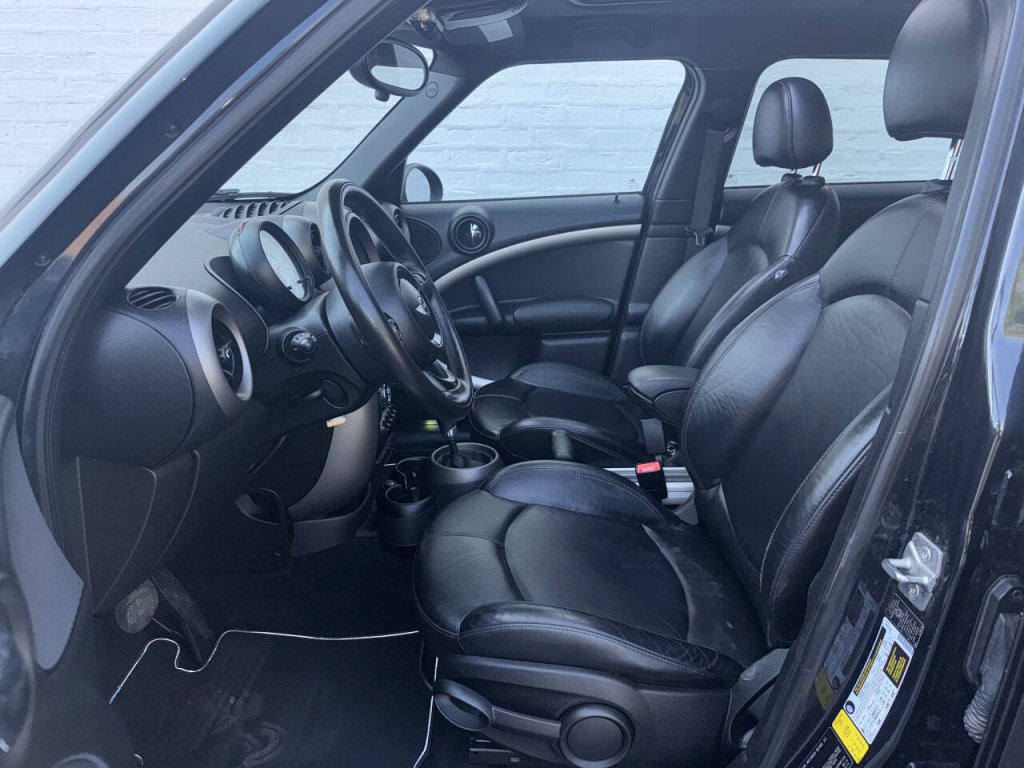 2012 MINI Countryman Image 24