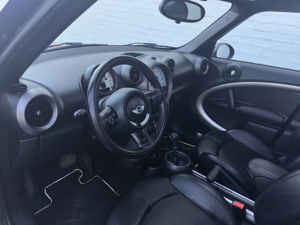 2012 MINI Countryman Image 25