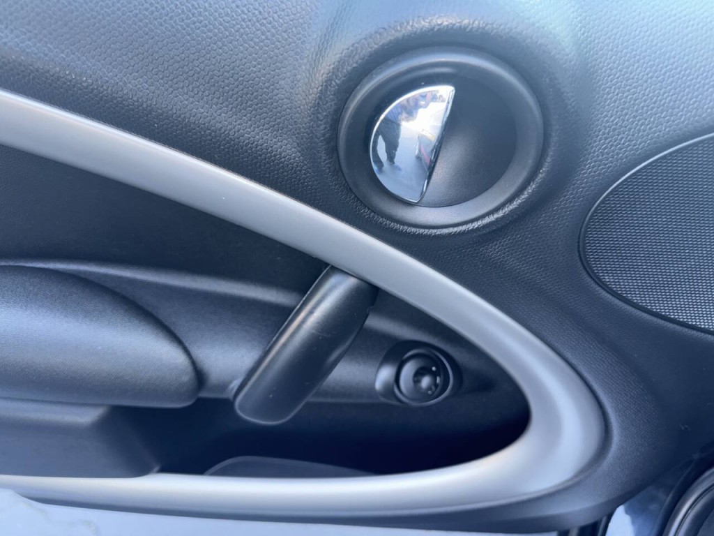 2012 MINI Countryman Image 26