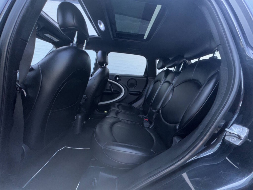 2012 MINI Countryman Image 27