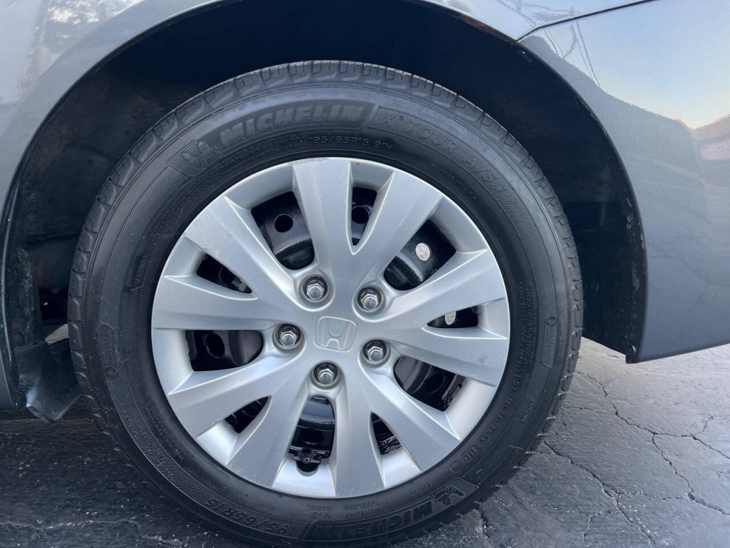 2012 Honda Civic Image 17