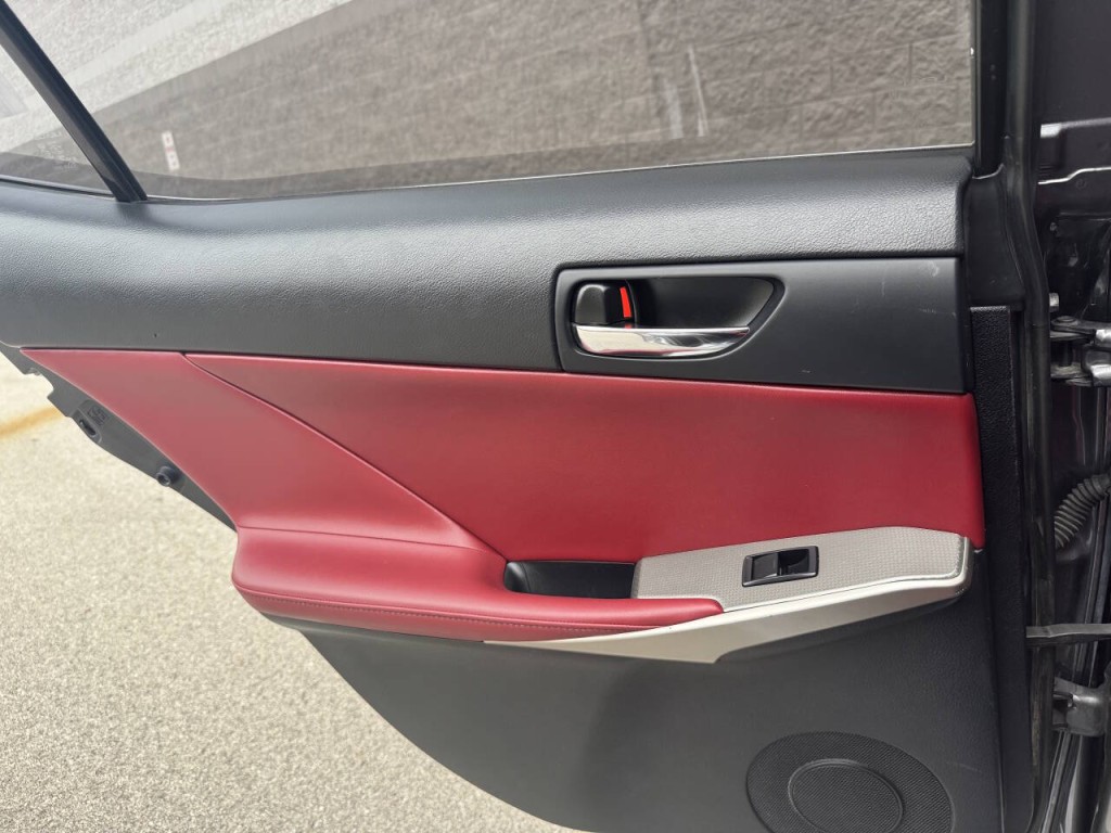 2015 Lexus IS 250 Image 21