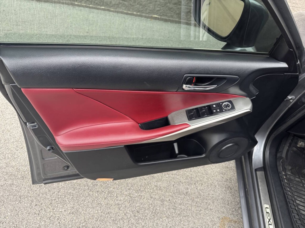 2015 Lexus IS 250 Image 22